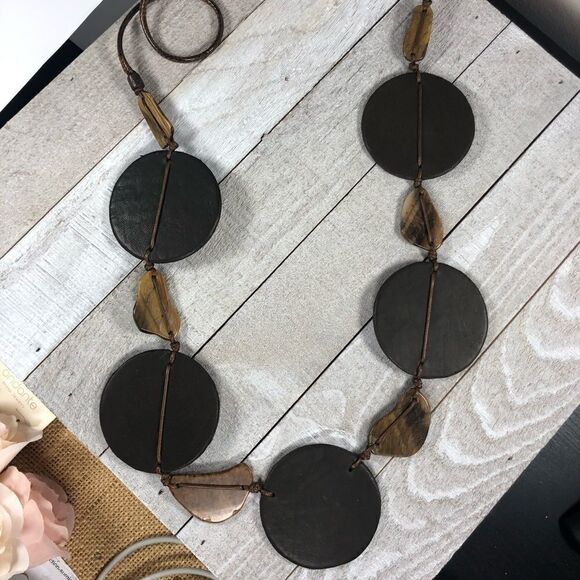 3 for $25🎉 Faux leather Statement Necklace - Picture 1 of 3
